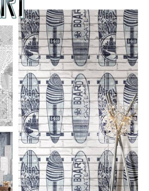 Загрузите изображение в средство просмотра галереи, Noordwand Tapet „Urban Friends &amp; Coffee Surfboards”, albastru și alb - Lando
