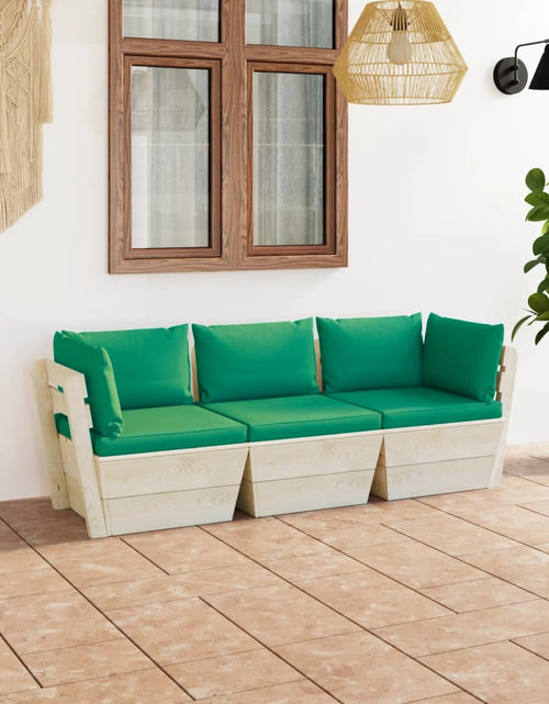 Încărcați imaginea în vizualizatorul Galerie, Canapea de grădină din paleți, 3 locuri, cu perne, lemn molid - Lando
