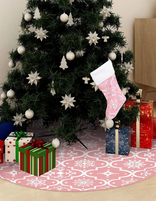 Încărcați imaginea în vizualizatorul Galerie, Covor fustă de brad Crăciun cu șosetă, roz, 90 cm, țesătură - Lando
