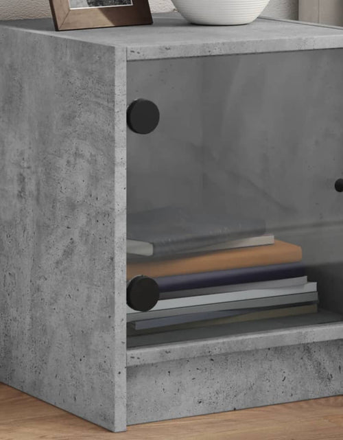 Încărcați imaginea în vizualizatorul Galerie, Noptiere cu uși din sticlă, 2 buc., gri beton, 35x37x42 cm - Lando
