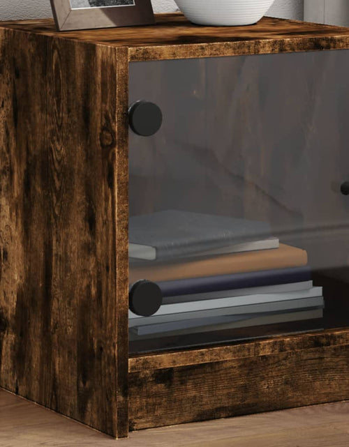 Încărcați imaginea în vizualizatorul Galerie, Noptieră cu ușă din sticlă, stejar afumat, 35x37x42 cm - Lando
