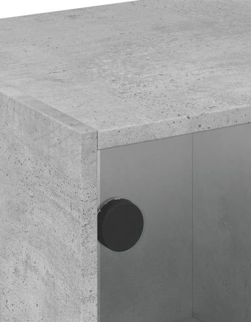 Încărcați imaginea în vizualizatorul Galerie, Măsuță de cafea cu uși din sticlă, gri beton, 68x50x42 cm - Lando
