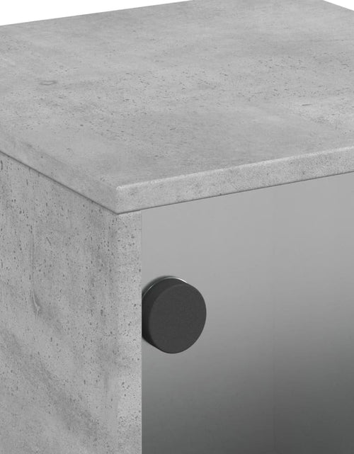 Încărcați imaginea în vizualizatorul Galerie, Noptieră cu ușă din sticlă, gri beton, 35x37x50 cm - Lando
