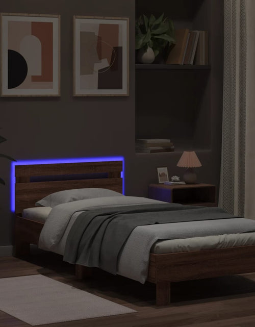 Загрузите изображение в средство просмотра галереи, Cadru de pat cu tăblie și lumini LED, stejar maro, 90x200 cm - Lando
