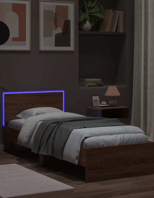 Încărcați imaginea în vizualizatorul Galerie, Cadru de pat cu tăblie și lumini LED, stejar maro, 90x200 cm - Lando
